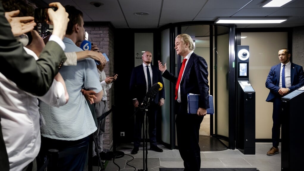 Geert Wilders (PVV) na afloop van de formatiegesprekken. De partijen moeten het deze week eens worden over een hoofdlijnenakkoord. Dit akkoord moet er op 15 mei liggen.