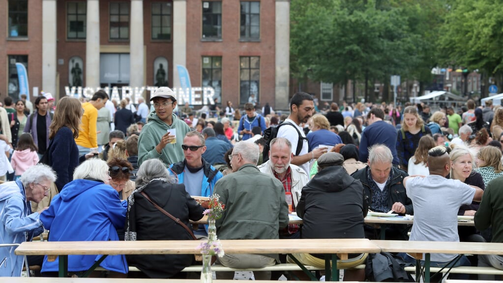 Dit jaar was er plek voor 800 inwoners van de stad Groningen op de Vismarkt. 