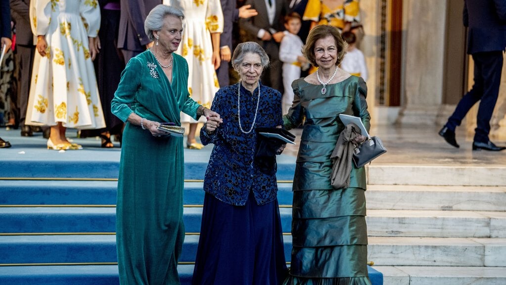 Koningin Sofia, prinses Irene en koningin Anne-Marie in 2021 bij de het huwelijk van prins Fílippos van Griekenland en Denemarken. 