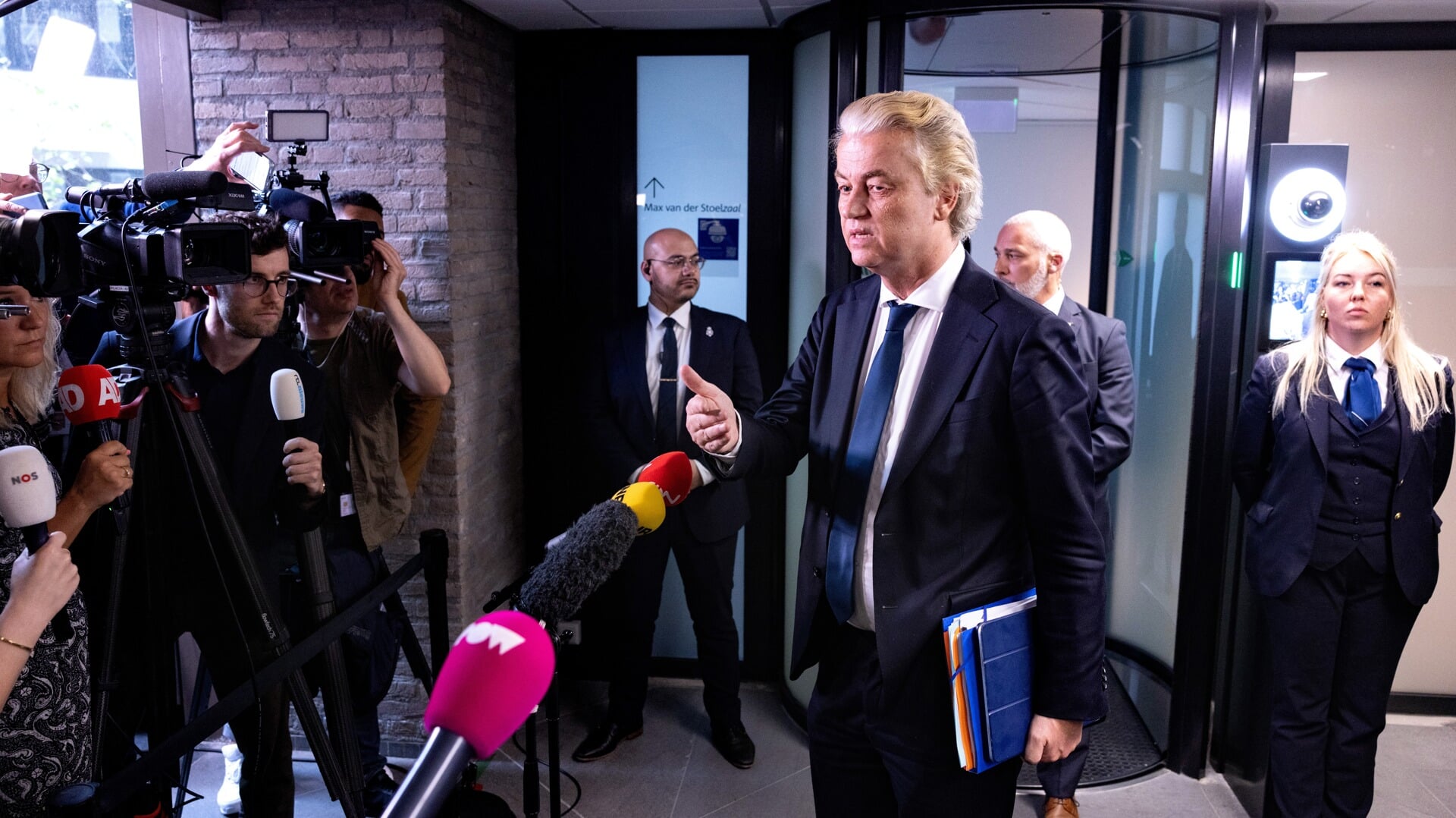 Geert Wilders (PVV) na het bereiken van een concept-hoofdlijnenakkoord tussen onderhandelaars van PVV, VVD, NSC en BBB.