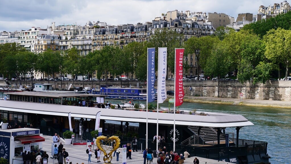 Komende zomer moet de Seine schoon genoeg zijn om in te zwemmen. Sporters maken zich echter publiekelijk zorgen over de waterkwaliteit. 