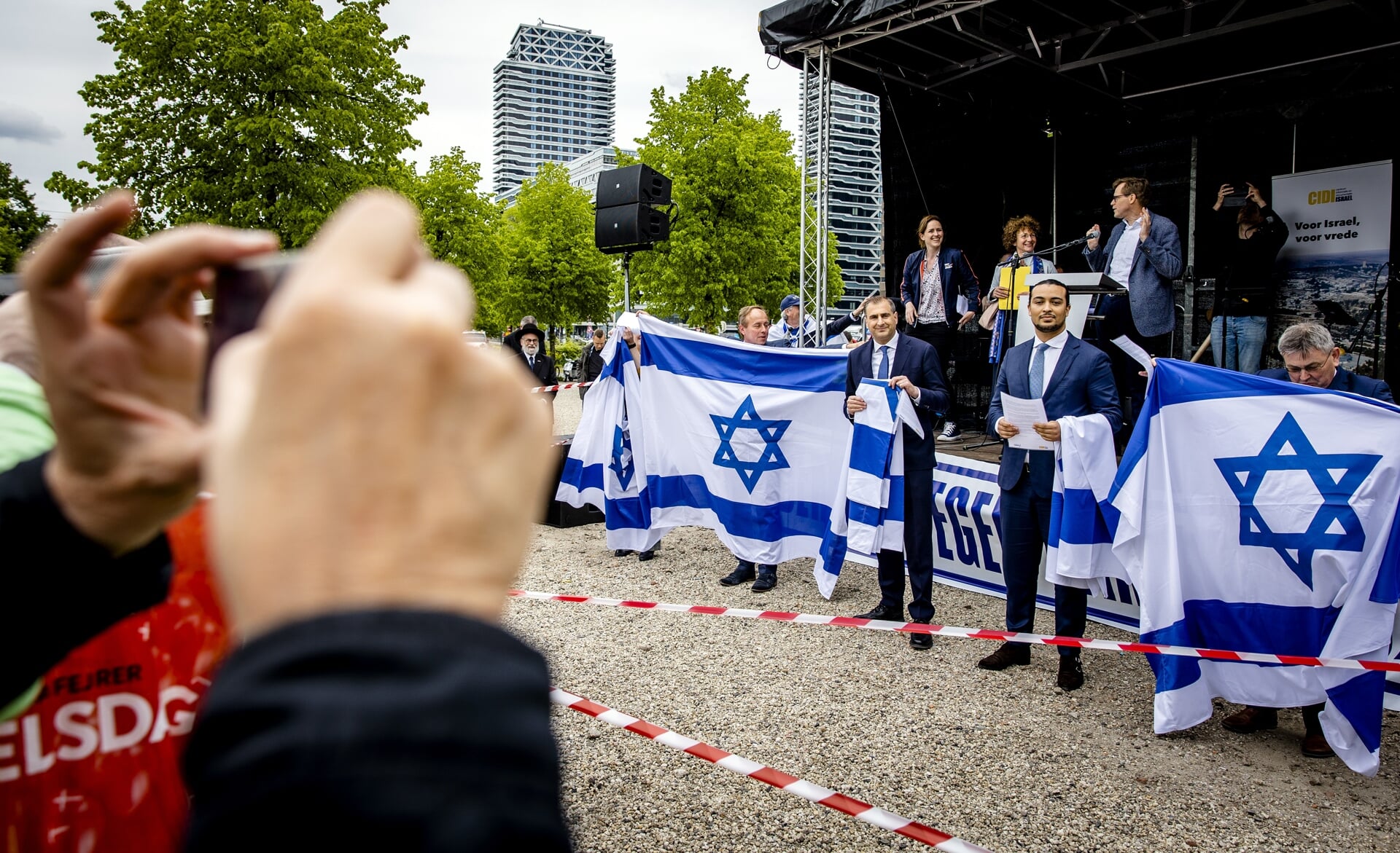 Een pro-Israël demonstratie in Den Haag in 2021 met onder anderen ChristenUnie-Kamerlid Don Ceder. Hij is buitenlandwoordvoerder van de partij. 