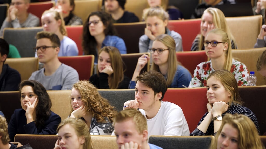 ‘De langstudeerboete maakt het studenten onmogelijk om zichzelf te ontplooien naast hun studie', stellen critici.