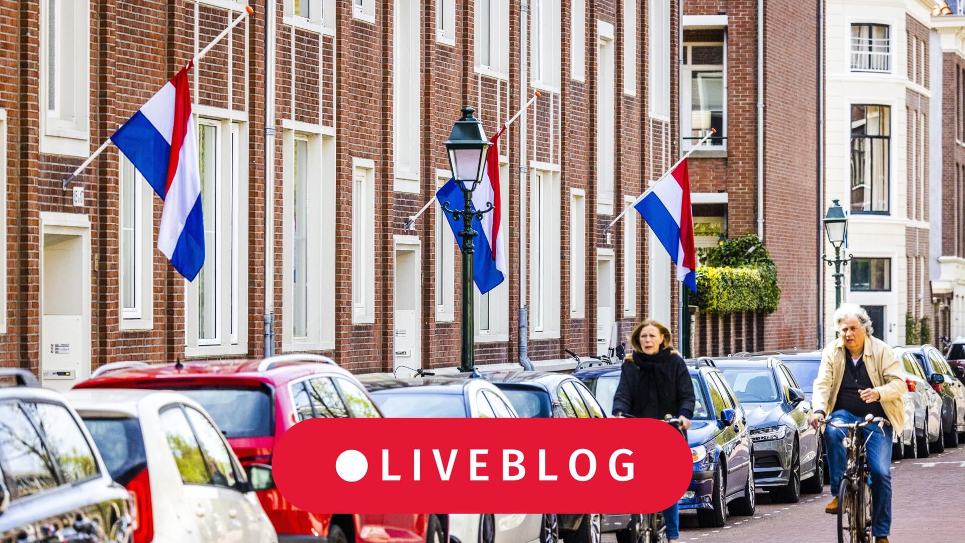 Nederlandse vlaggen halfstok bij woningen in Den Haag voor dodenherdenking. 