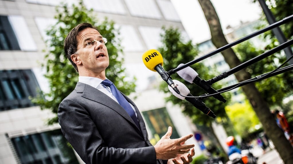 Premier Mark Rutte staat de pers te woord na een bijeenkomst in Brussel van de Europese regeringsleiders over het corona-herstelplan, juli 2020.