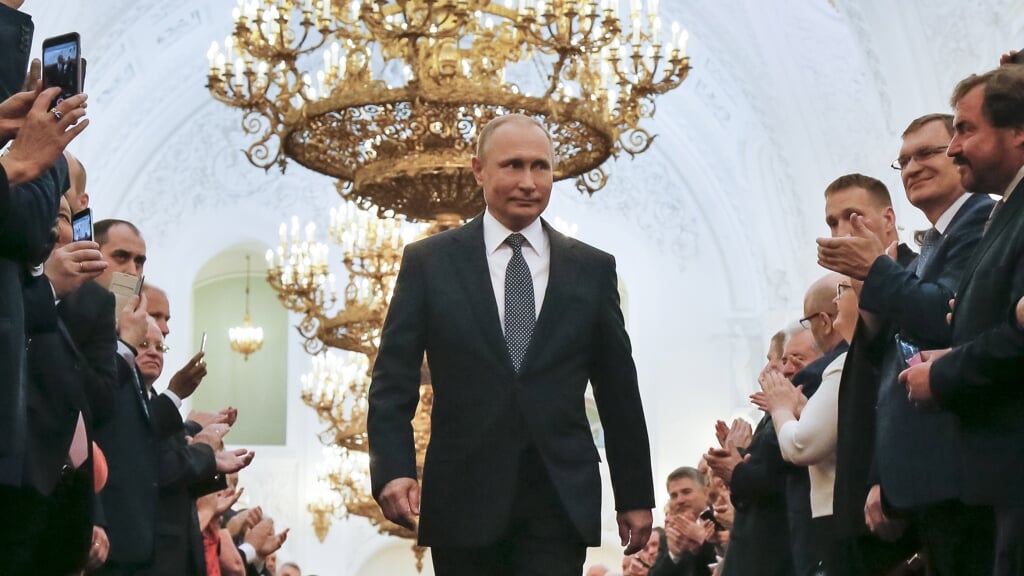 Vladimir Poetin op weg naar zijn inauguratieceremonie als nieuwe Russische president in 2018. Vandaag wordt hij voor de vijfde keer beëdigd.