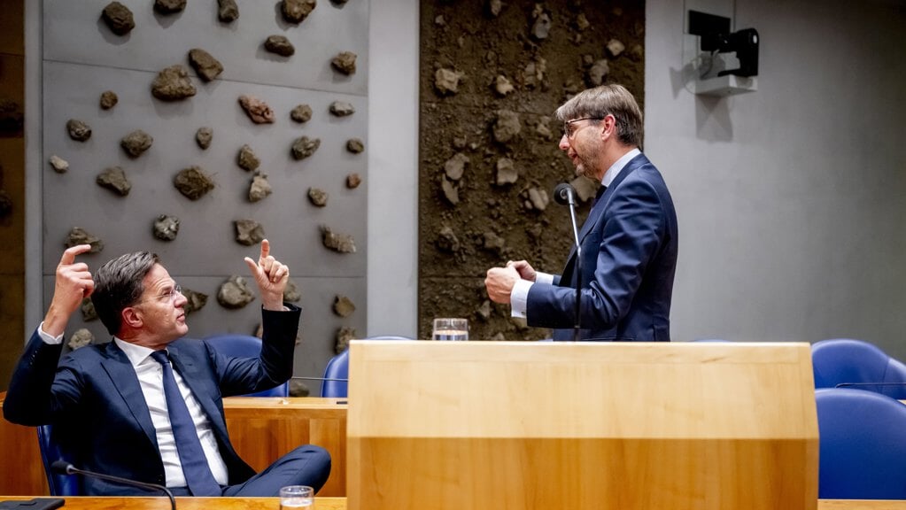 Demissionair premier Mark Rutte en minister van Financiën Steven van Weyenberg tijdens het Verantwoordingsdebat in de Tweede Kamer over het jaar 2023.