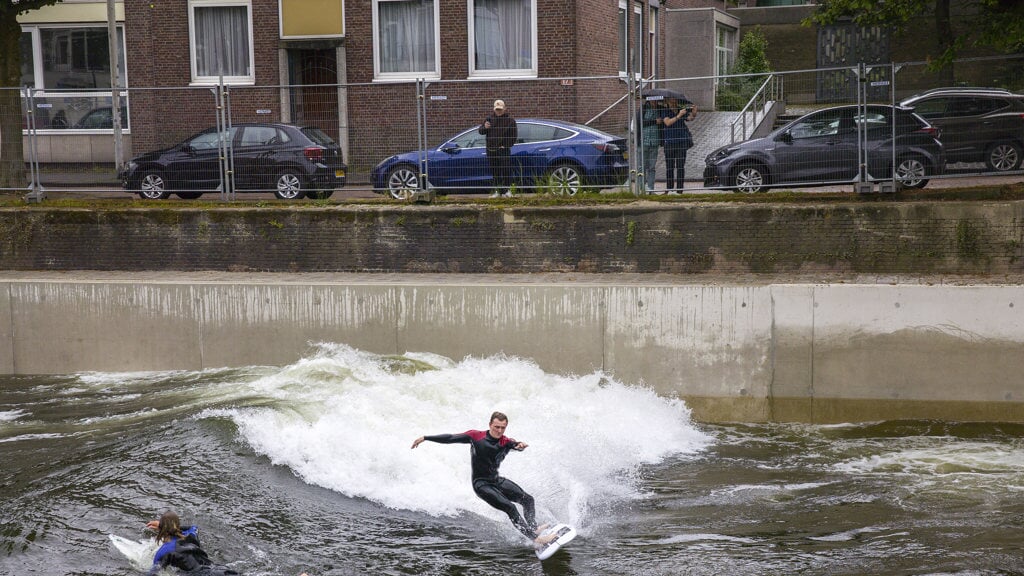 De surfpool bij de Markthal in Rotterdam.