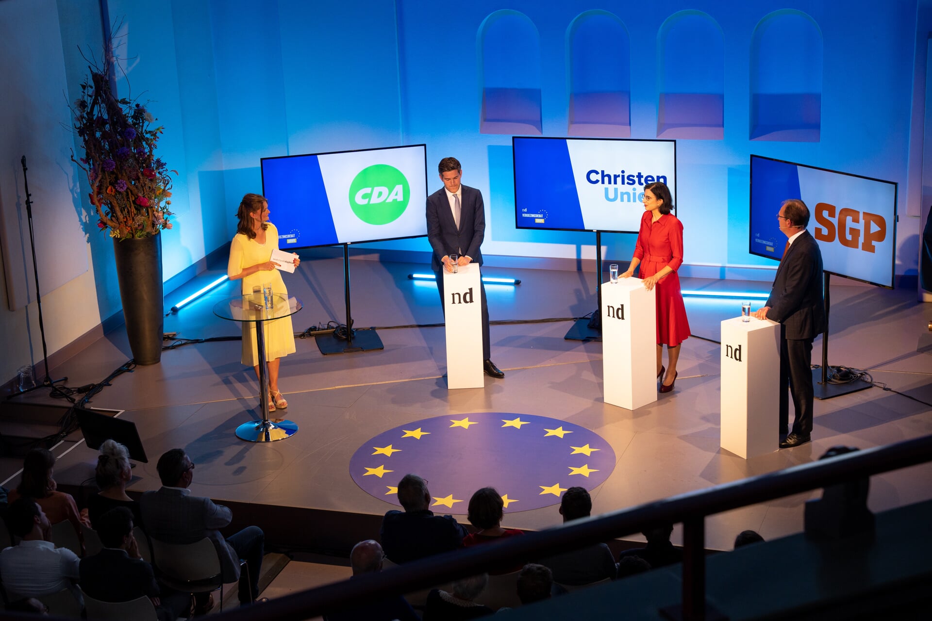 Het eerste Europese ND-verkiezingsdebat in de Edesche Concertzaal, met van links naar rechts debatleider Ilse Brandemann, Tom Berendsen (CDA), Anja Haga (ChristenUnie) en Bert-Jan Ruissen (SGP).