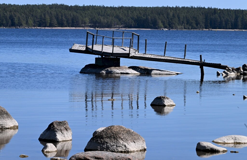 De zeegrens tussen Rusland en Finland. De foto is genomen in de Zuid-Finse gemeente Virolahti en aan de overkant is Rusland te zien.