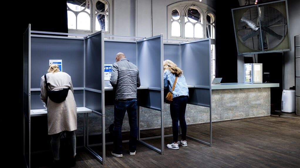 Maar liefst 46,8 procent van de Nederlandse kiesgerechtigden trok afgelopen week naar de stembus. Opmerkelijk, stelt universitair hoofddocent politicologie Matthijs Rooduijn.
