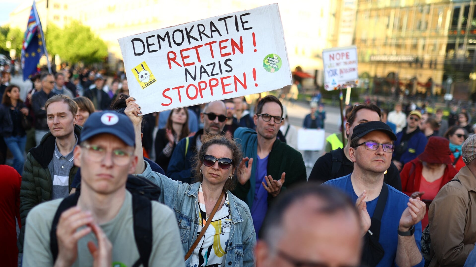Een protest in Berlijn, begin mei, tegen extreemrechts en tegen gewelddadige aanvallen op politici.