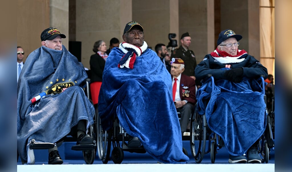Veteranen bij de ceremonie in Colleville-sur-Mer, waar de tachtigste verjaardag van D-day gisteren werd herdacht.