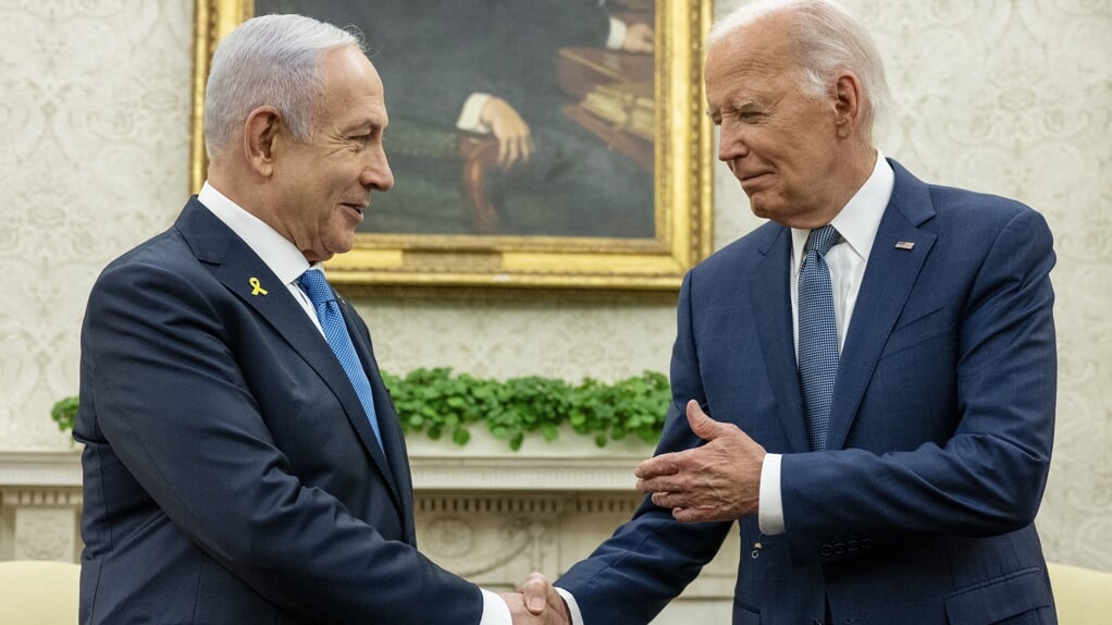 Biden en Netanyahu tijdens een ontmoeting in juli. Biden heeft de Israëlische premier het afgelopen jaar grotendeels zijn gang laten gaan.