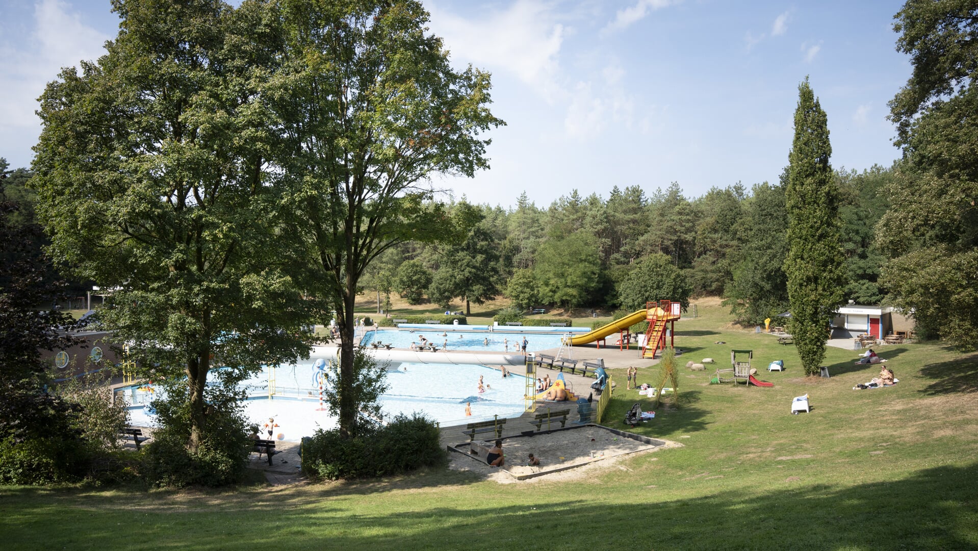 Bosbad Leersum is één van de weinige zwembaden in Nederland die het lukt om de hele maand september open te blijven. 