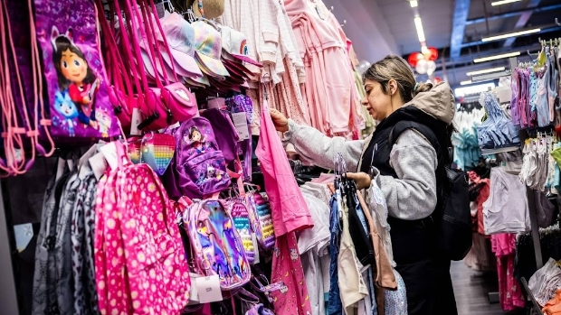 Detailhandel zet ruim 3 procent meer om, ook volume stijgt