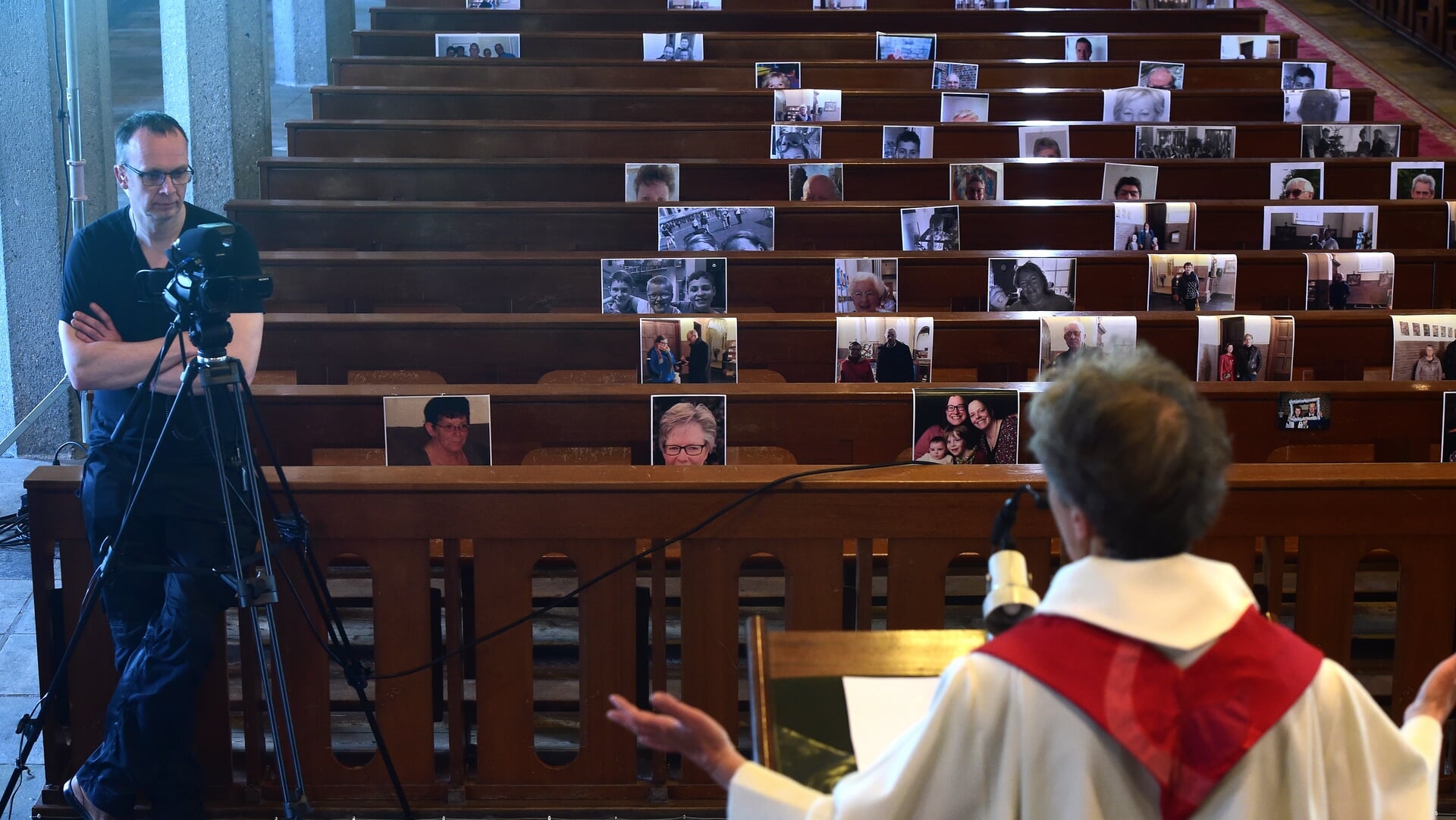 In de Heilige Franciscus-parochie in Kerkdriel werd in april 2020 de viering via een stream uitgezonden. Parochianen konden selfies insturen, om zo de viering virtueel bij te wonen.