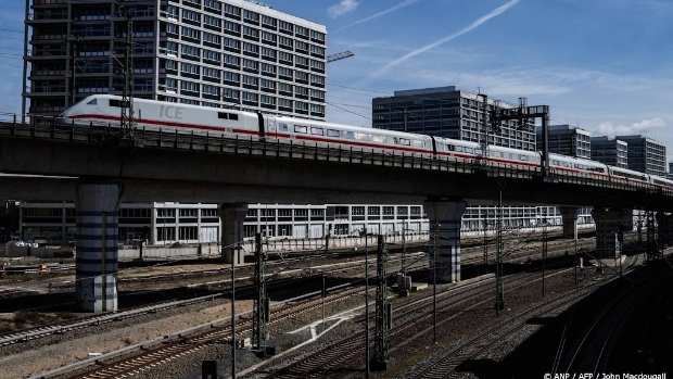 Drukke spoorlijn in westen Duitsland blijft nog hele dag dicht