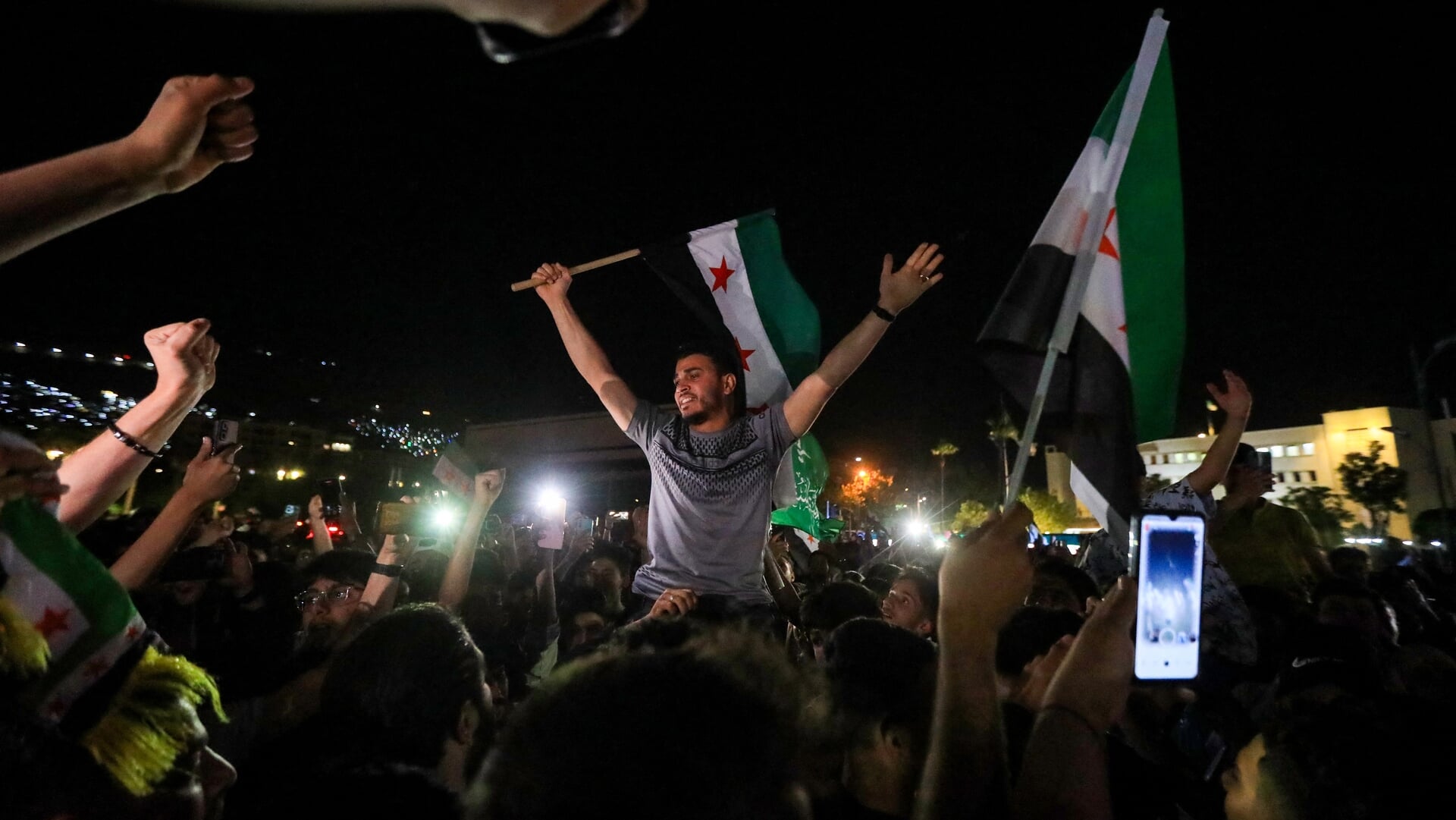 Feest in Damascus na Trumps aankondiging dat hij de sancties opheft.