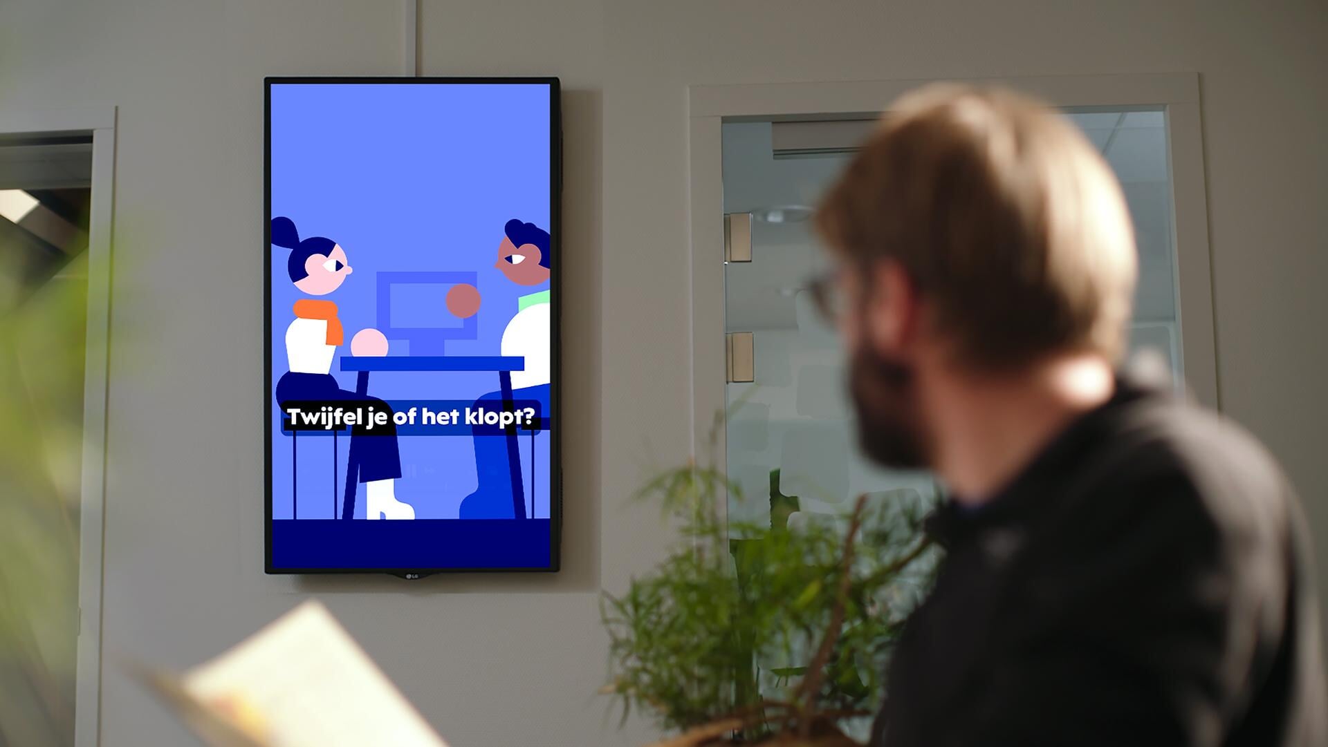 In vierhonderd wachtkamers en gezondheidscentra draaien sinds donderdag korte filmpjes om te wijzen gevaren van desinformatie.