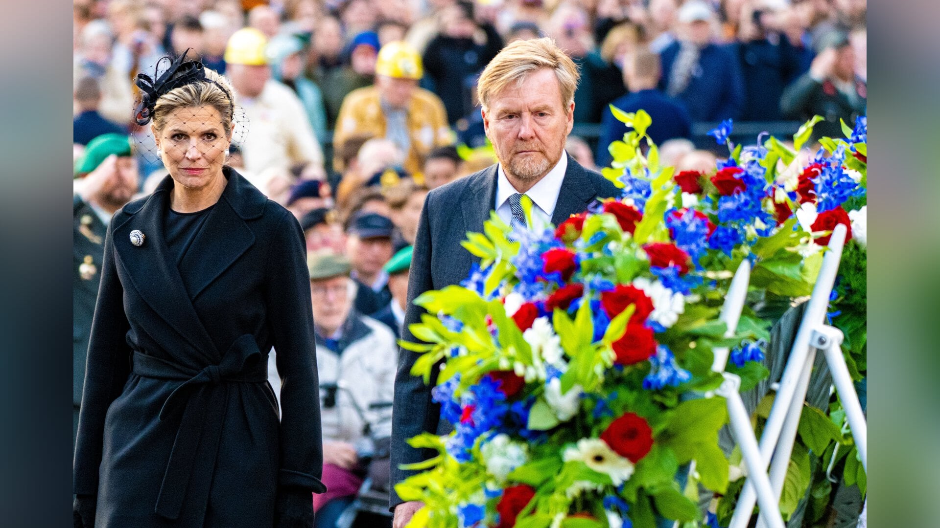 Koning Willem-Alexander en koningin Máxima op de Dam.