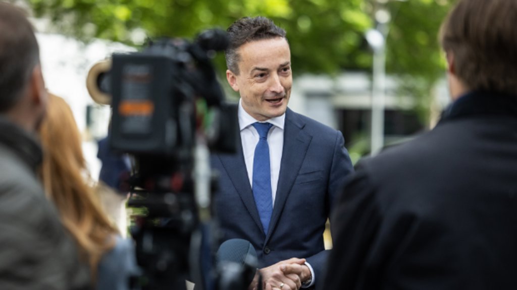 Staatssecretraris Tjebbe van Oostenbruggen wil naar een nieuw systeem van vermogensbelasting. Er klinkt kritiek, maar aan elk alternatief zitten volgens hem minstens even grote bezwaren.