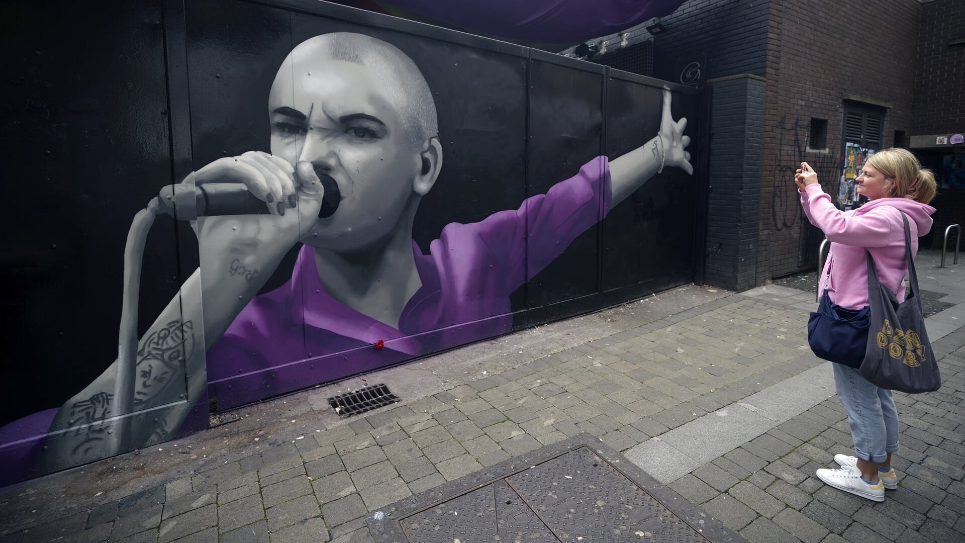 In het Ierse Dublin wordt Sinéad O'Connor herinnerd.