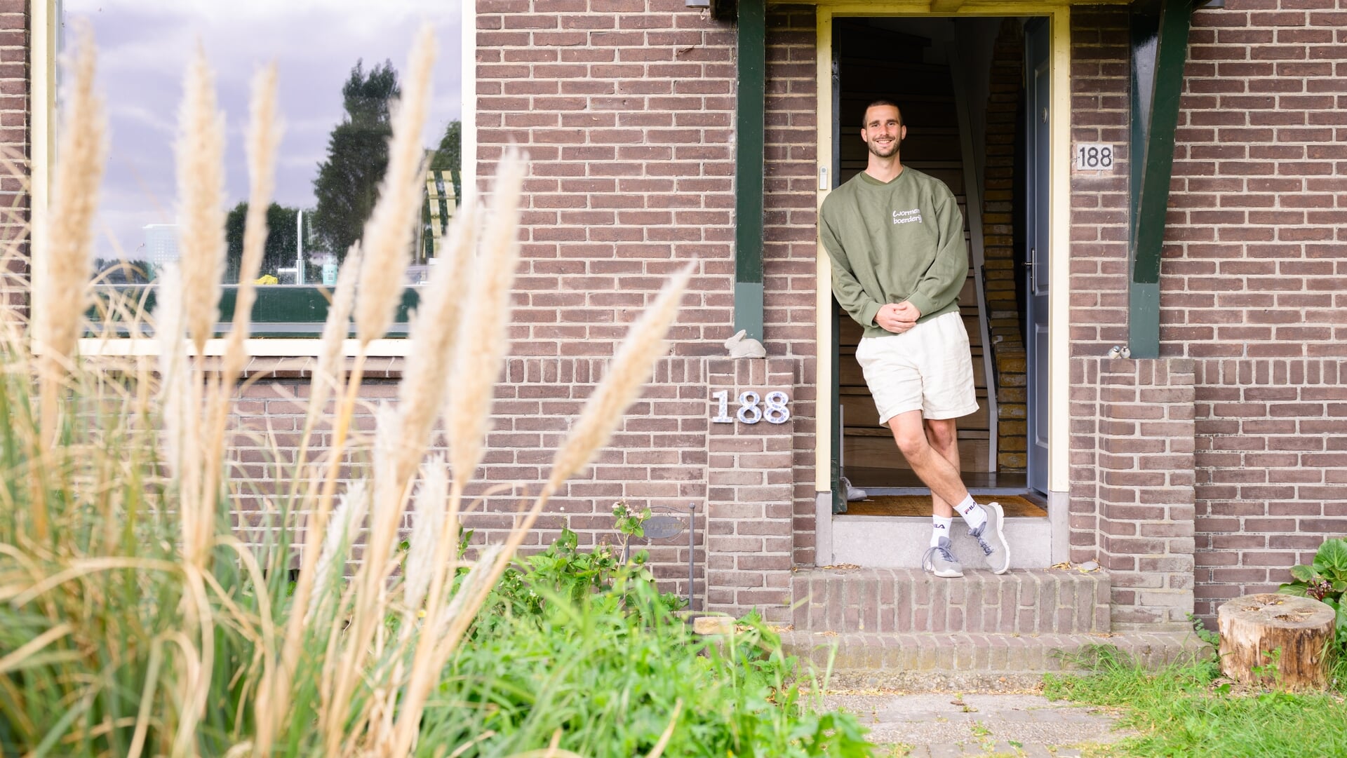Emiel de Kruijff heeft iets met duurzaamheid en ondernemen. Met een bevriend stel vond hij een ideale woonplek waar dat samen kan komen.