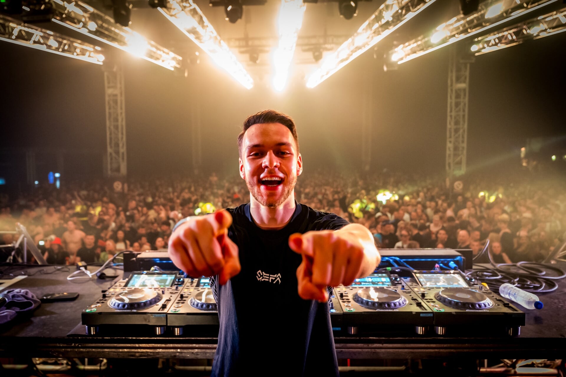 Sefa tijdens een optreden een jaar geleden op festival Wish Outdour in Beek en Donk.