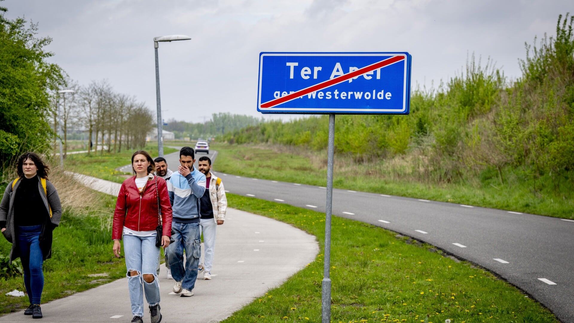 Asielzoekers bij het aanmeldcentrum in Ter Apel.