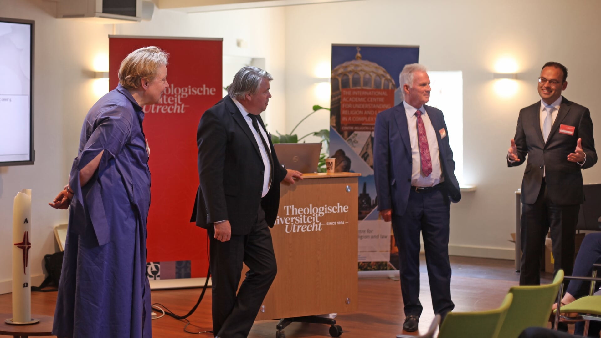 Het afsluitende panelgesprek tijdens een symposium over de losmaking van predikanten.