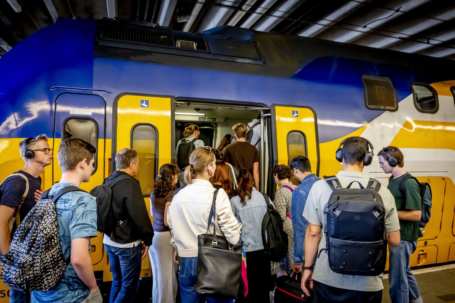 Met de zogenoemde ‘jongerendagkaart’ kunnen jongeren van 12 tot en met 18 jaar goedkoop met de trein reizen.