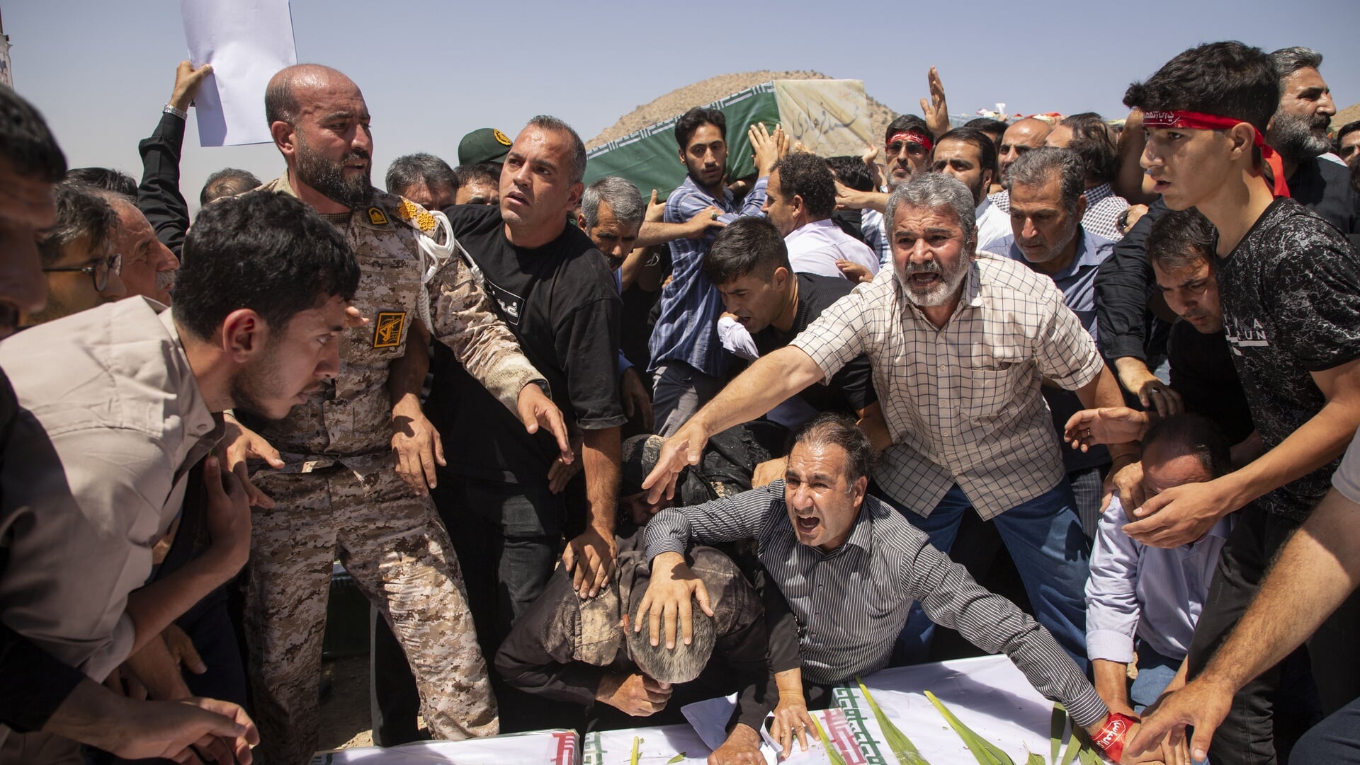 Begrafenis in Khorramabad, in het westen van Iran, van militairen die omkwamen bij een Israëlische aanval.