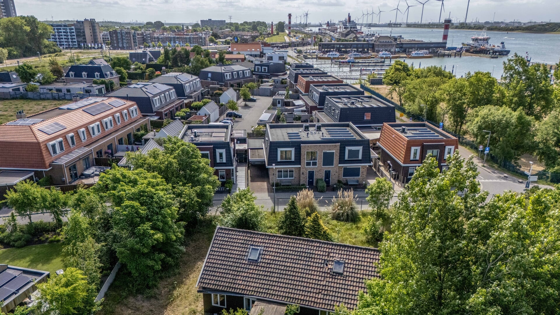 De woning aan de Cruquiusweg, waar een appartementencomplex moet komen.