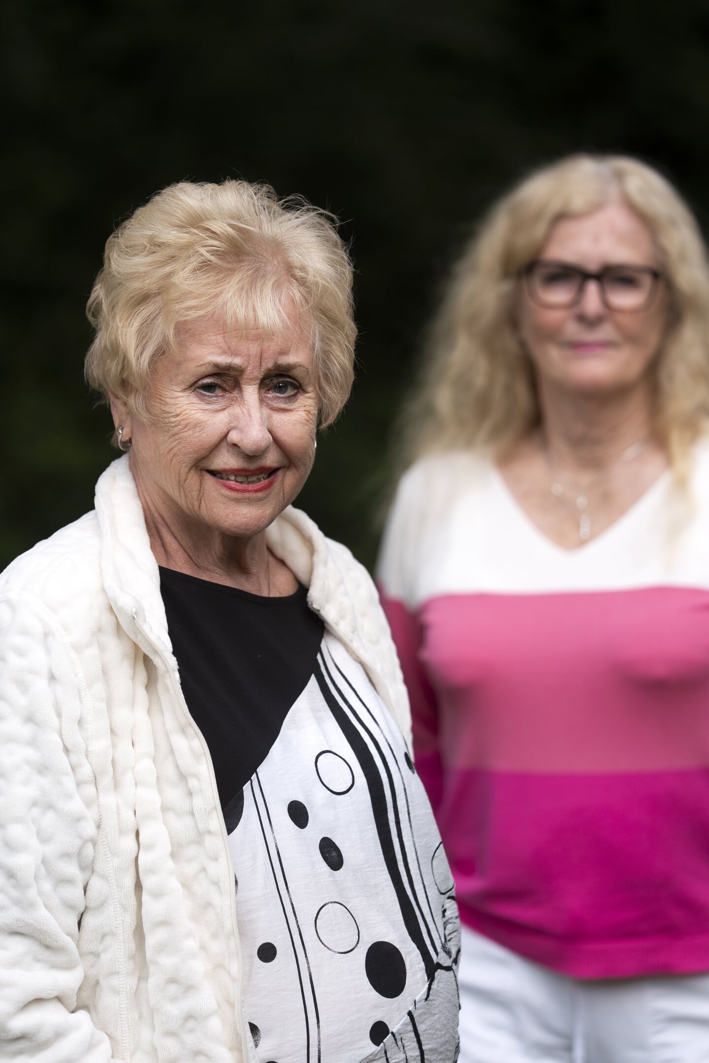 20250611 Bilthoven: De twee zussen, Carla (r) en Janny. (Foto Jeroen Jumelet)