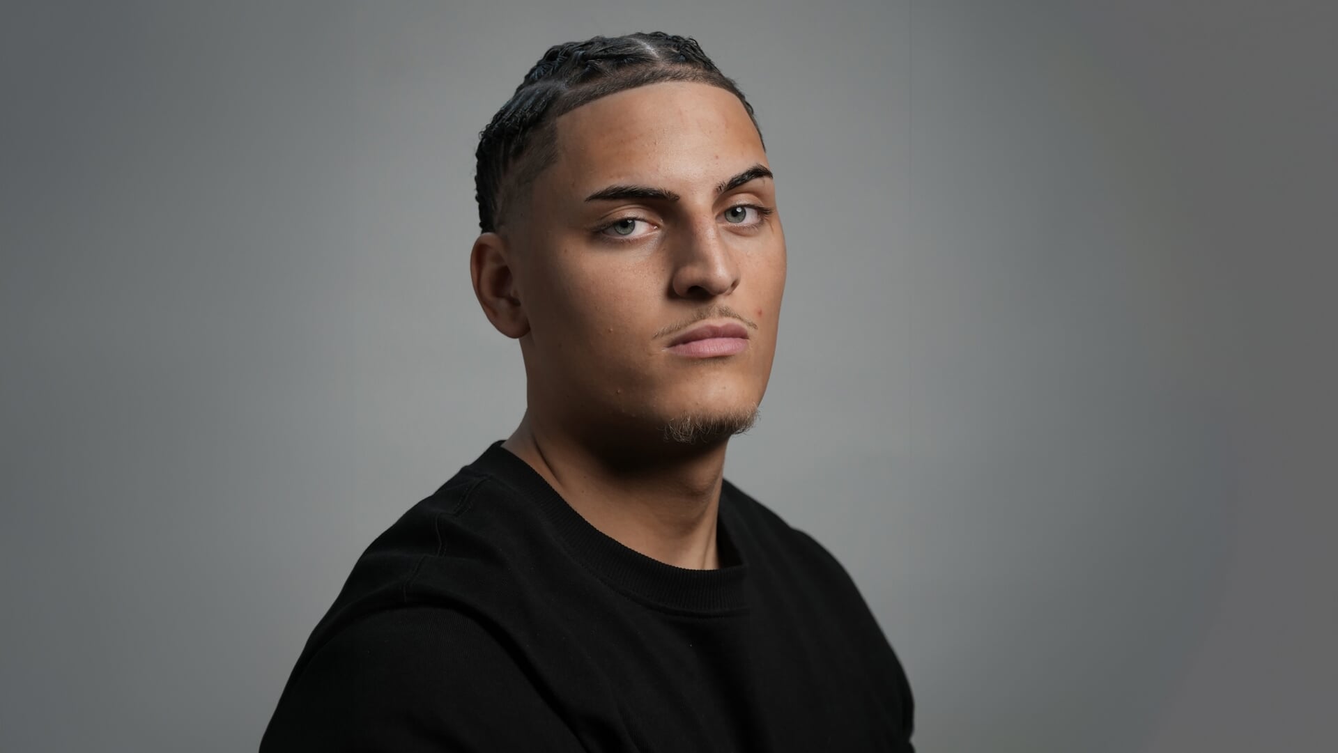 Rapper Dylan Colombia: 'Ik rap niet langer over drugs en drank. Ik wil liever echte verhalen vertellen met mijn muziek.'