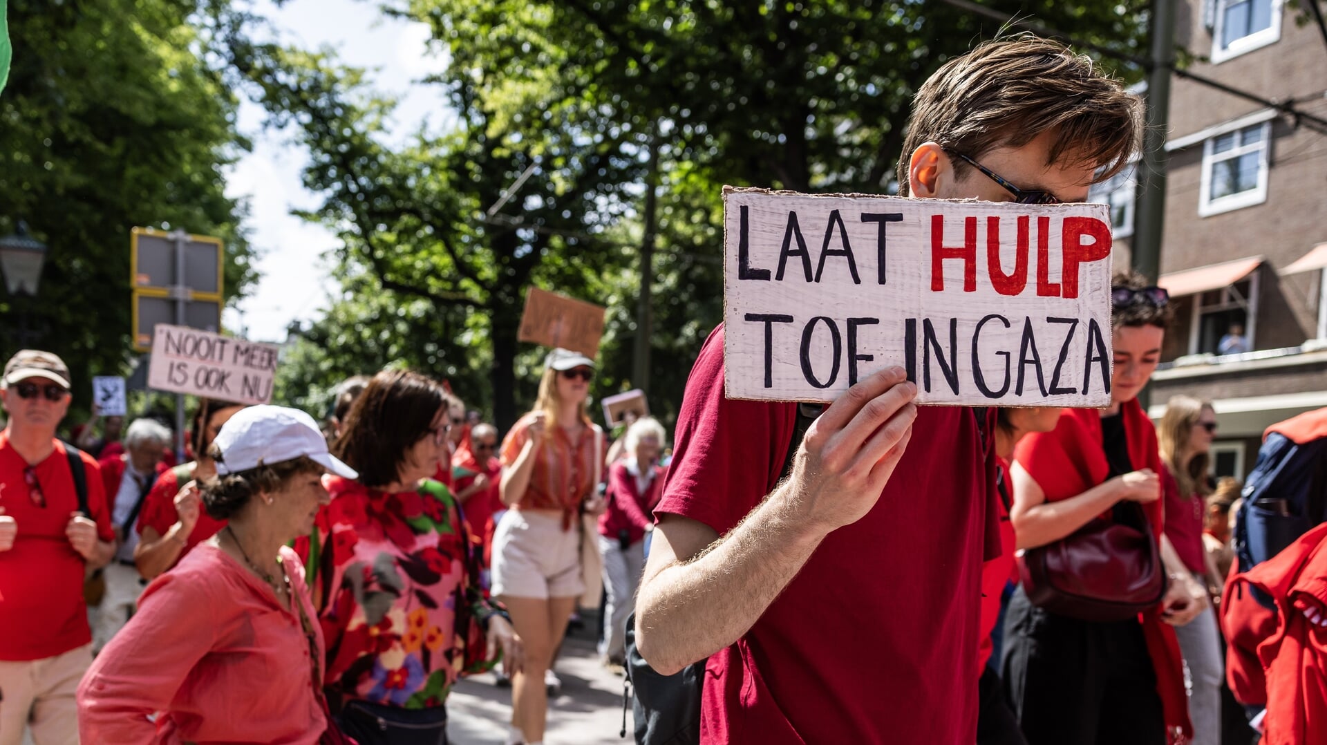 ‘Waarom stelde onze Protestantse Kerk zich niet achter de demonstratie Rode Lijn?’, vraagt dominee Sybrand van Dijk zich af.