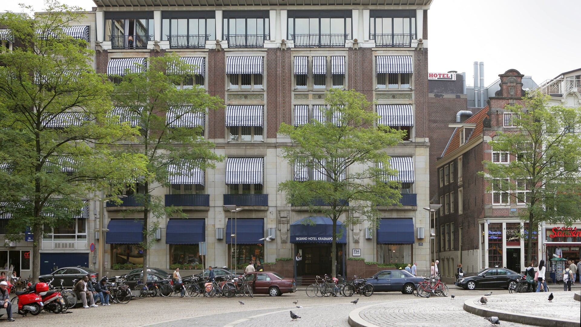 Hotel Krasnapolsky in Amsterdam, waar in februari 1946 de PvdA werd opgericht.