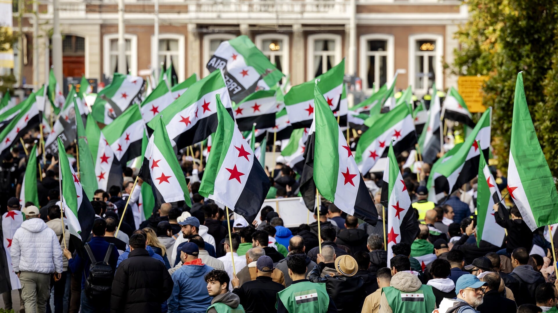 Vorig jaar demonstreerden Syriërs tegen het heroverwogen asielbeleid - toen nog onder het bewind van Assad.