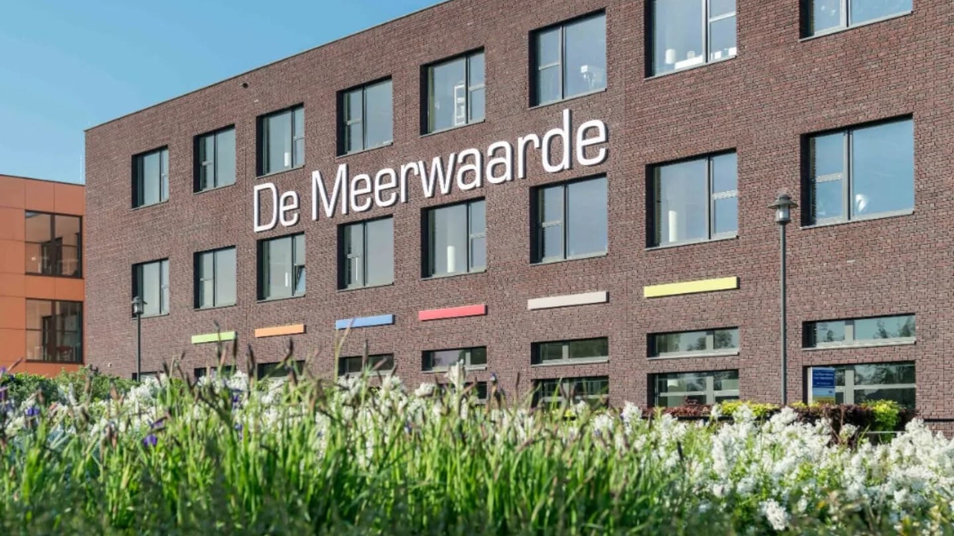 ‘We zijn opgelucht en dankbaar dat de politie heeft aangegeven dat de school veilig is; er is geen wapen gevonden.'