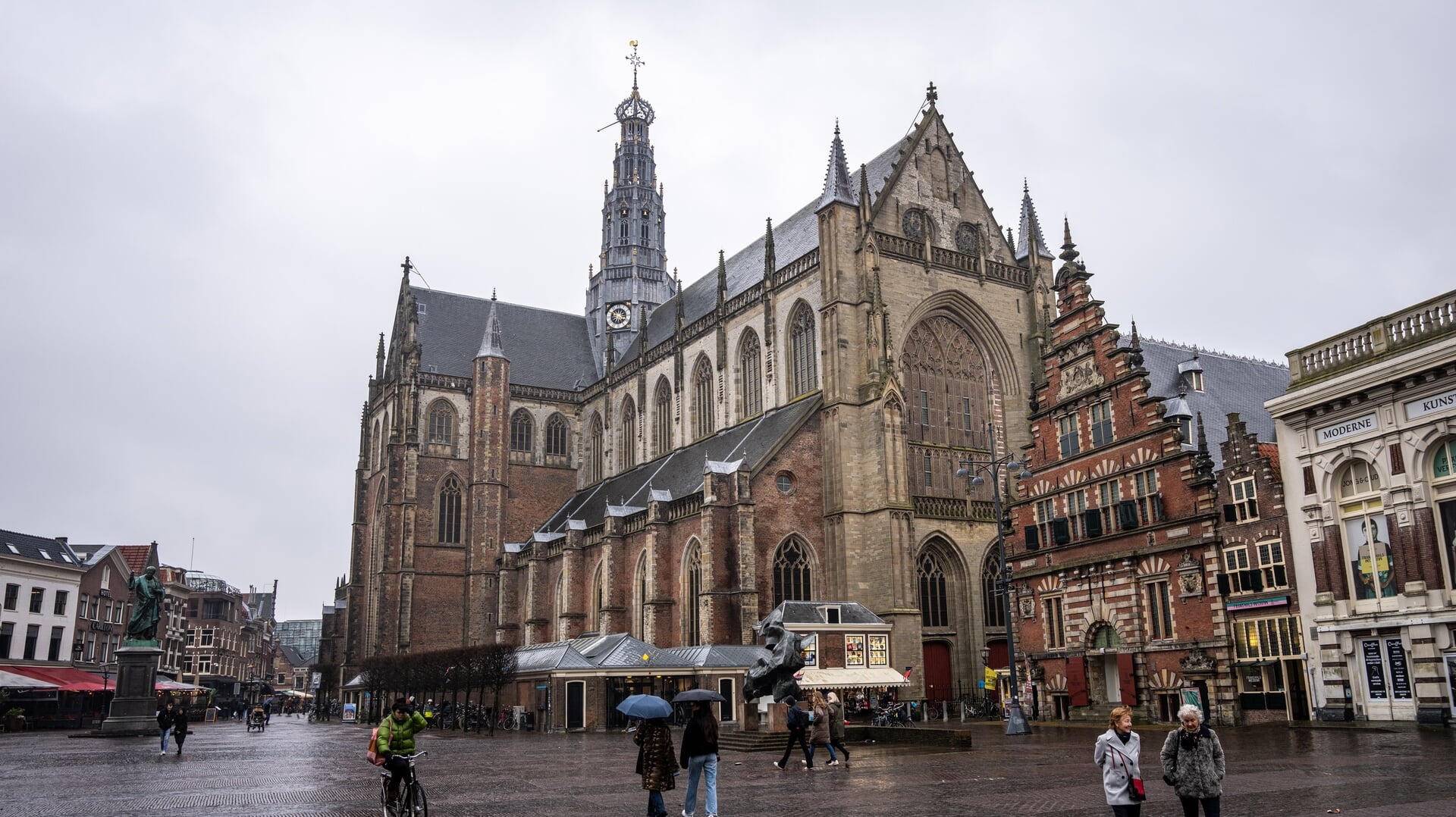 Ook vanaf de Grote of Sint-Bavokerk in Haarlem is donderdag klokgelui te horen