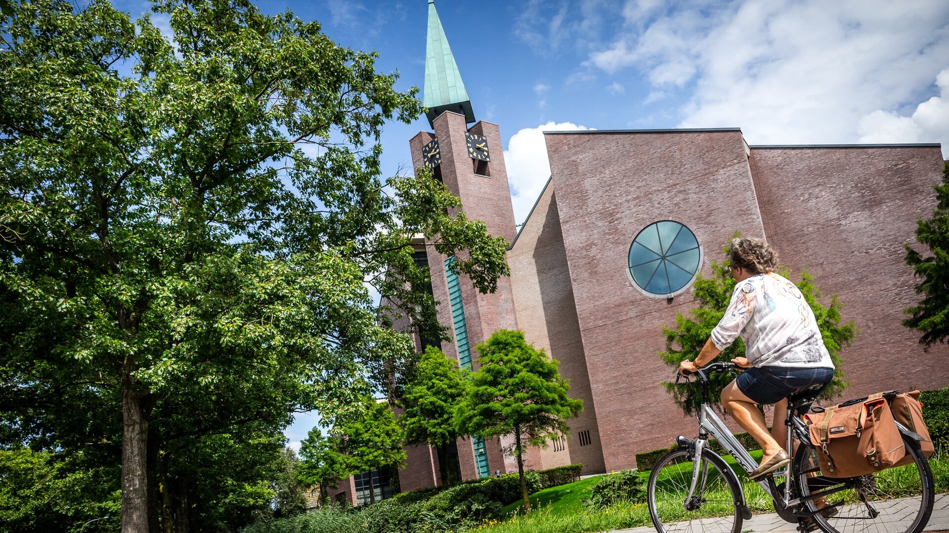 Kerkgebouw De Hoeksteen in Barneveld, waar de synode van de Gereformeerde Gemeenten in Nederland in juni bijeenkwam.