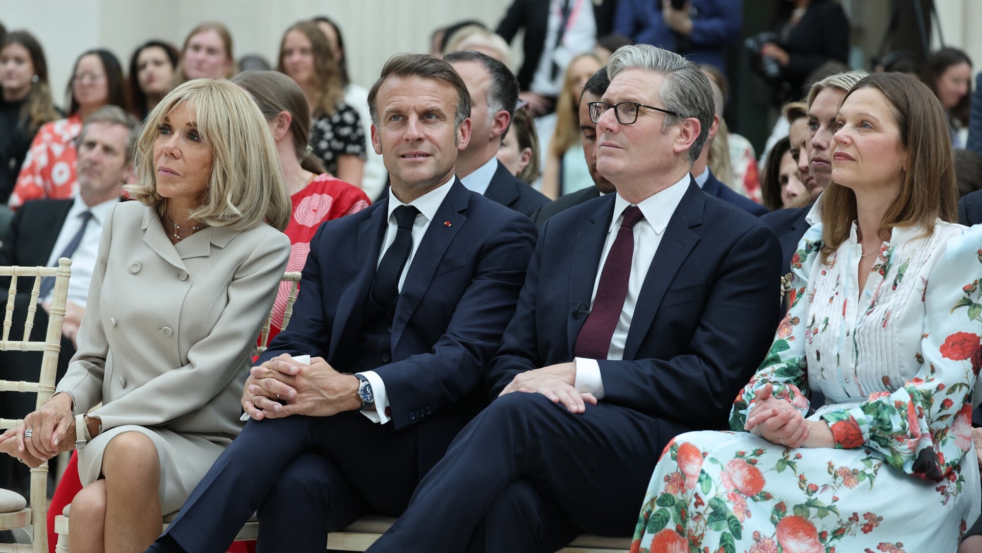 De Franse president Emmanuel Macron met de Britse premier Keir Starmer bij een bezoek aan het British Museum in Londen.