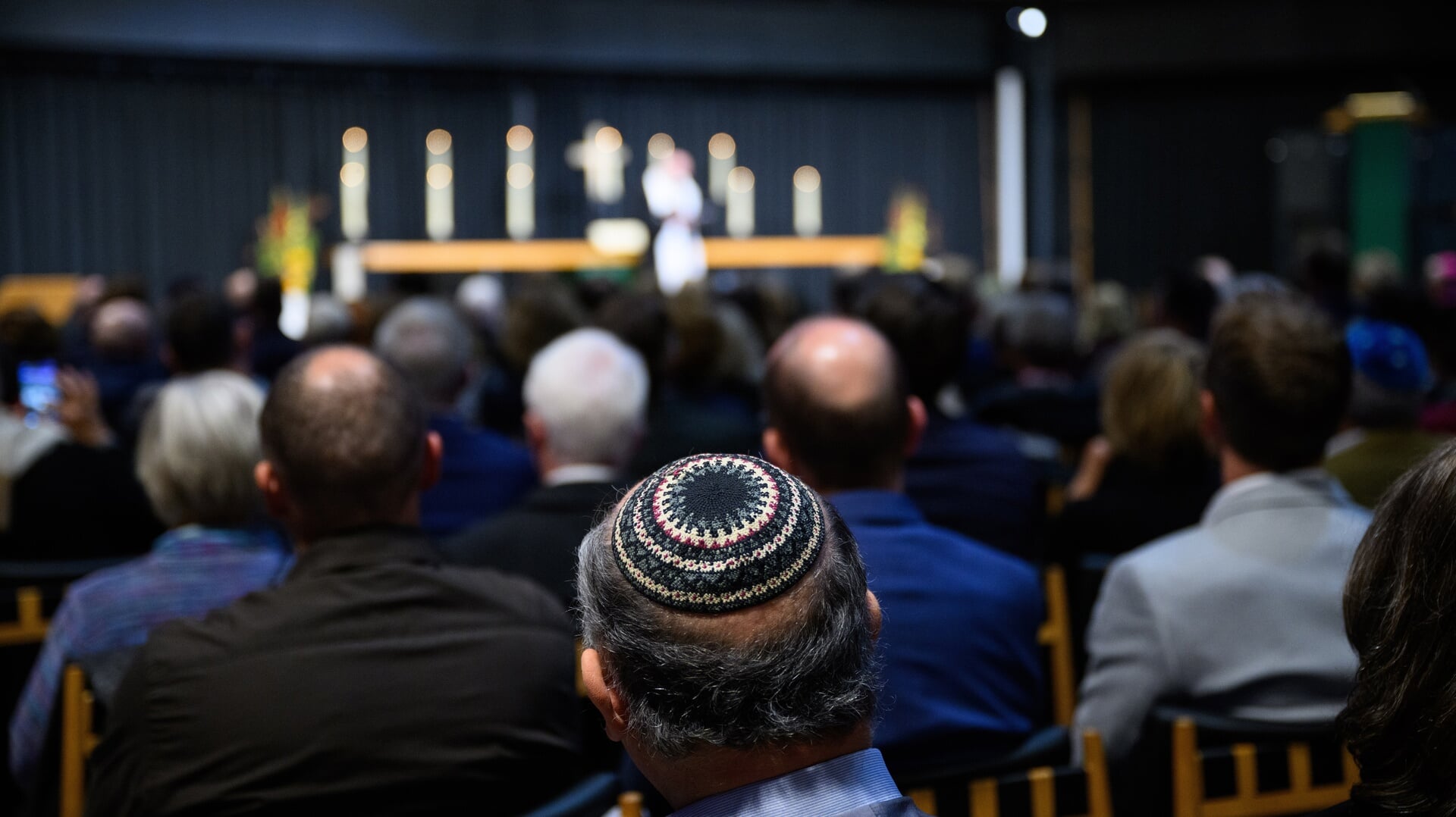 In de protestantse Gedächtniskirche in Berlijn werd op 7 oktober 2024 de Hamas-aanval van een jaar eerder herdacht. De Duitse Evangelische Kirche vindt dat de Wereldraad van Kerken te simplistisch over de oorlog in Gaza spreekt.