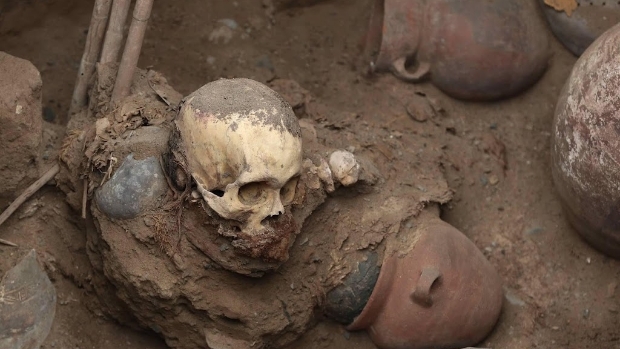 Groep arbeiders vindt duizend jaar oude mummie in Peru