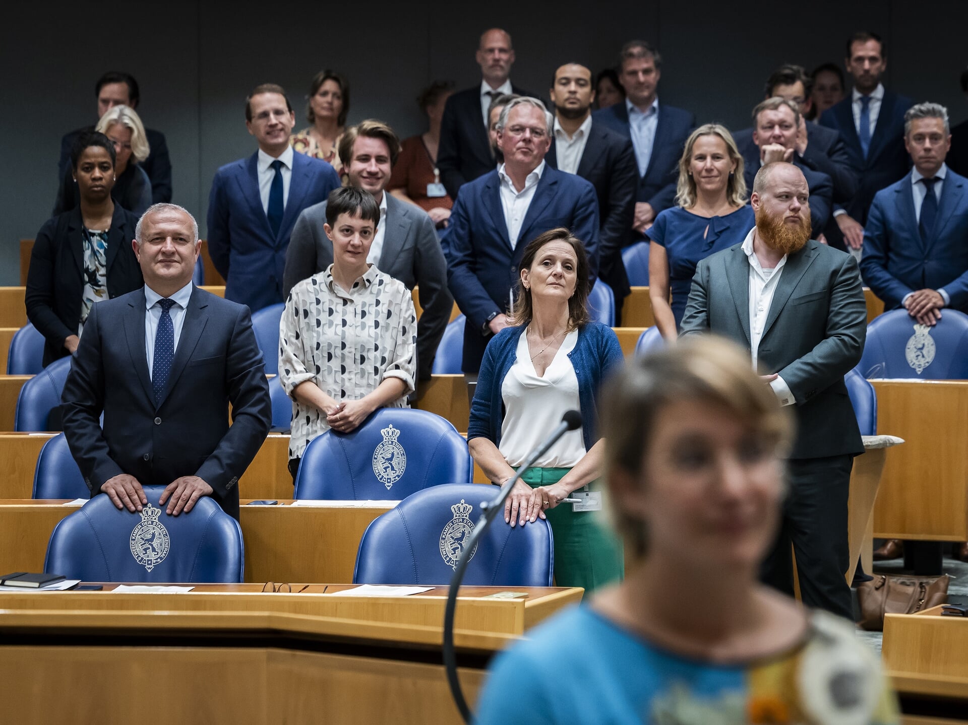 De fractie van Nieuw Sociaal Contract, dinsdag bij de beëdiging van het herintredende Kamerlid Rosanne HertzbergerBron 