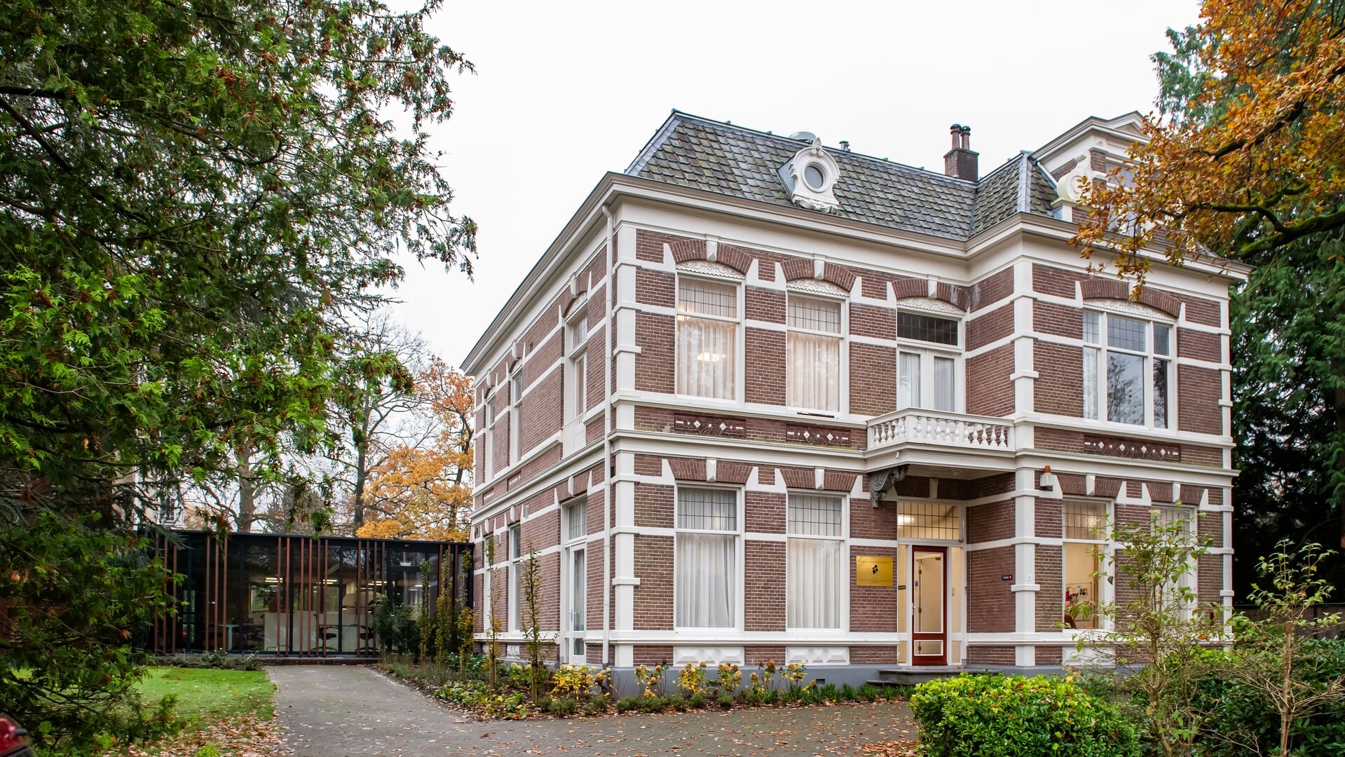Gebouw van de Theologische Universiteit Apeldoorn aan het Wilhelminapark in Apeldoorn.