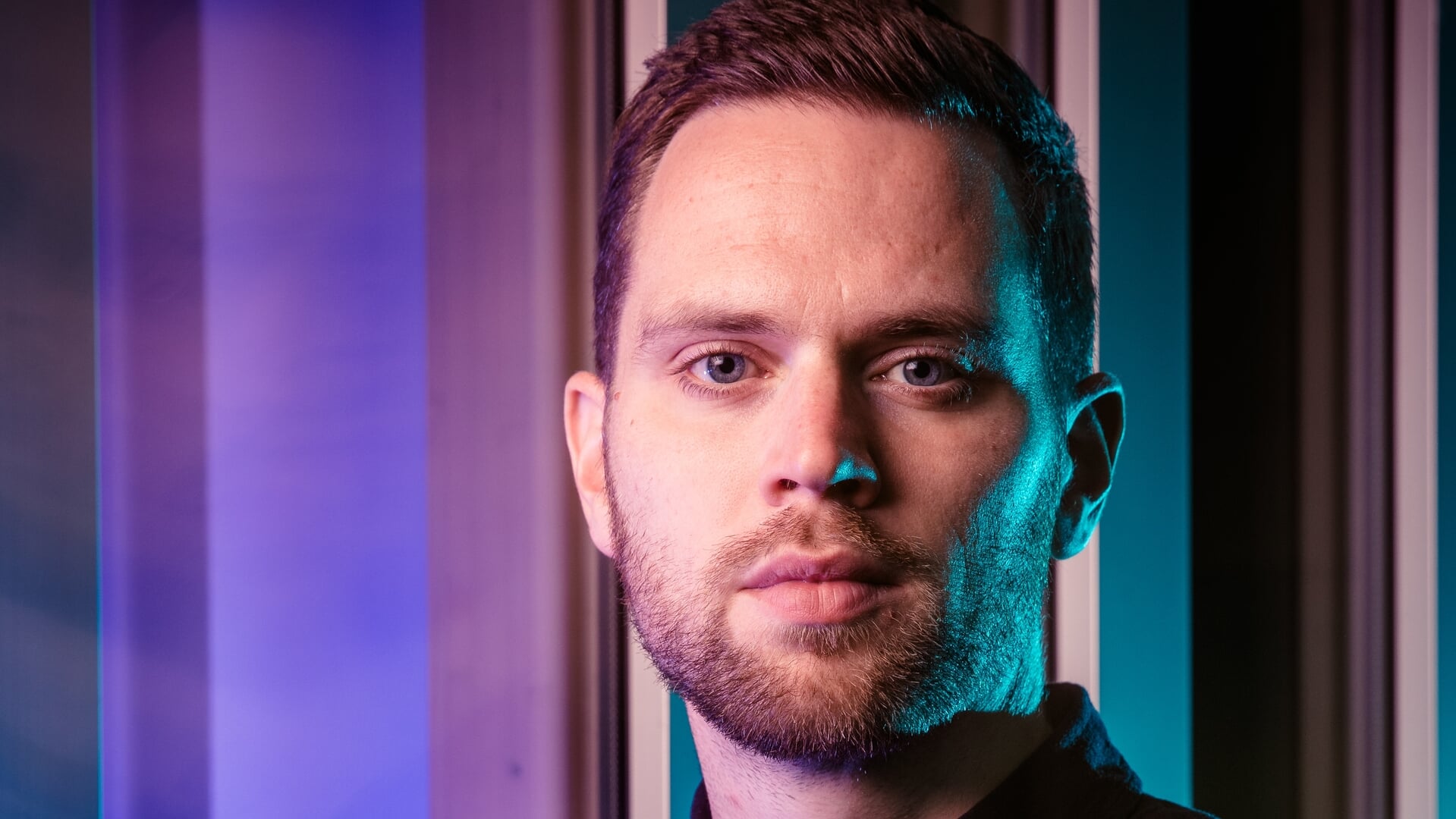 'Ik was niet het stuiterende jongetje in de klas, maar het dromerige kind dat uit het raam staarde en afgeleid was door een vogel.'