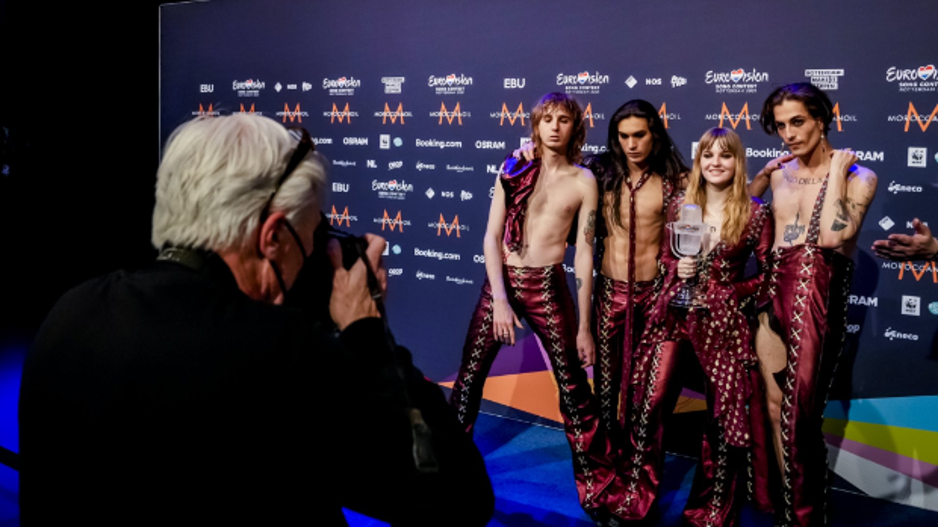 De winnende, Italiaanse groep Maneskin tijdens het Eurovisiesongfestival 2021 in Rotterdam. Een jaar eerder werd het festival afgelast vanwege de coronapandemie.