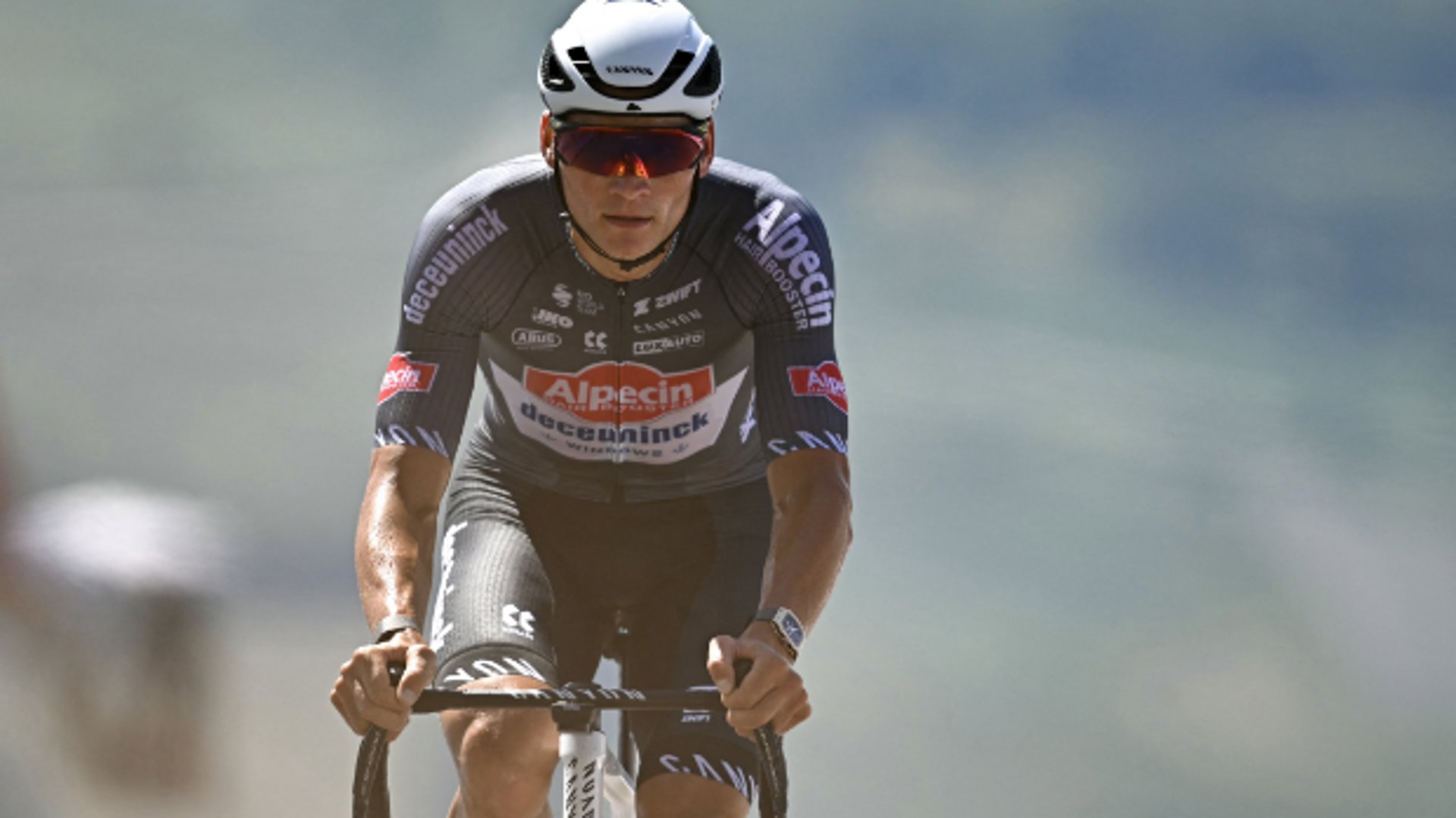 Mathieu van der Poel in de tijdrit in de Tour de France.